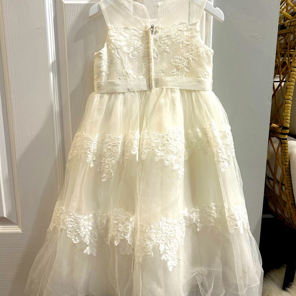 Like new ivory flower girl dress 4T